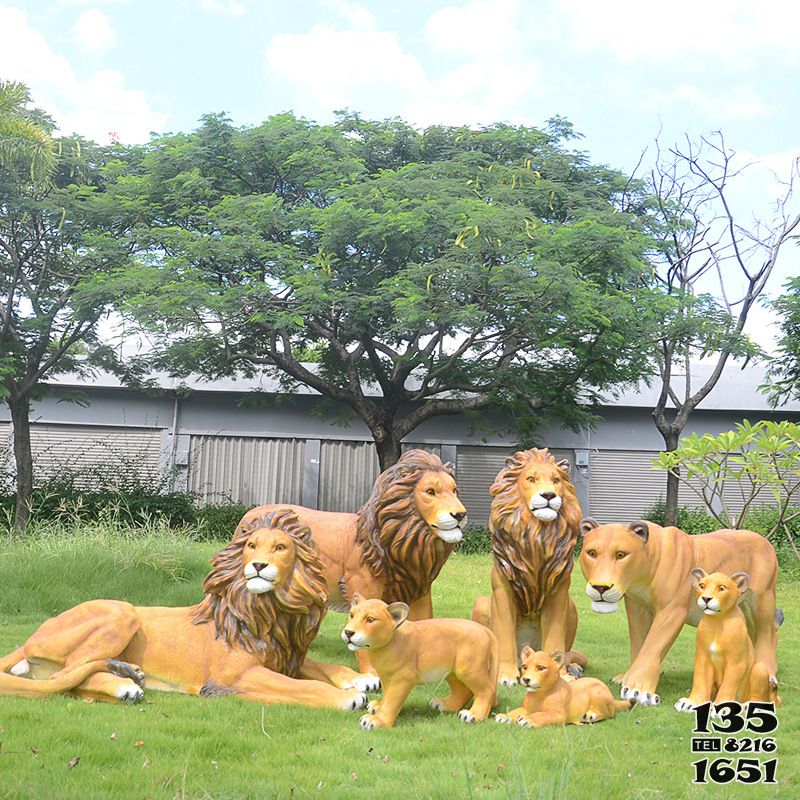 獅子雕塑-戶外草坪玻璃鋼仿真動(dòng)物園林景觀裝飾擺件獅子雕塑