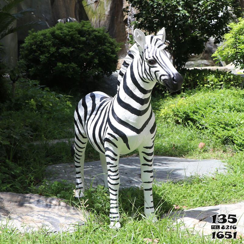 斑馬雕塑-戶外公園玻璃鋼彩繪仿真動物景觀斑馬雕塑