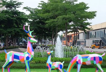 梅花鹿雕塑-公園一家三口樹(shù)脂彩繪梅花鹿雕塑