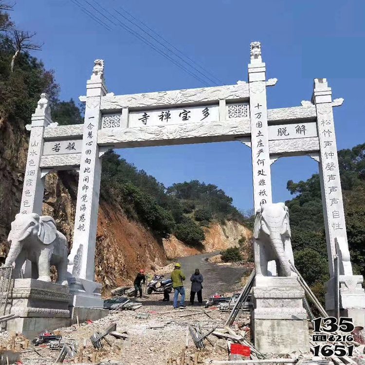 牌坊雕塑-山林景區寺院漢白玉浮雕三門無樓牌坊高清圖片