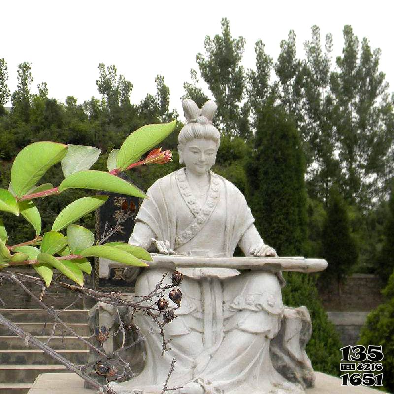 琴雕塑-戶外景區公園一位彈琴的古代女子石雕琴雕塑高清圖片