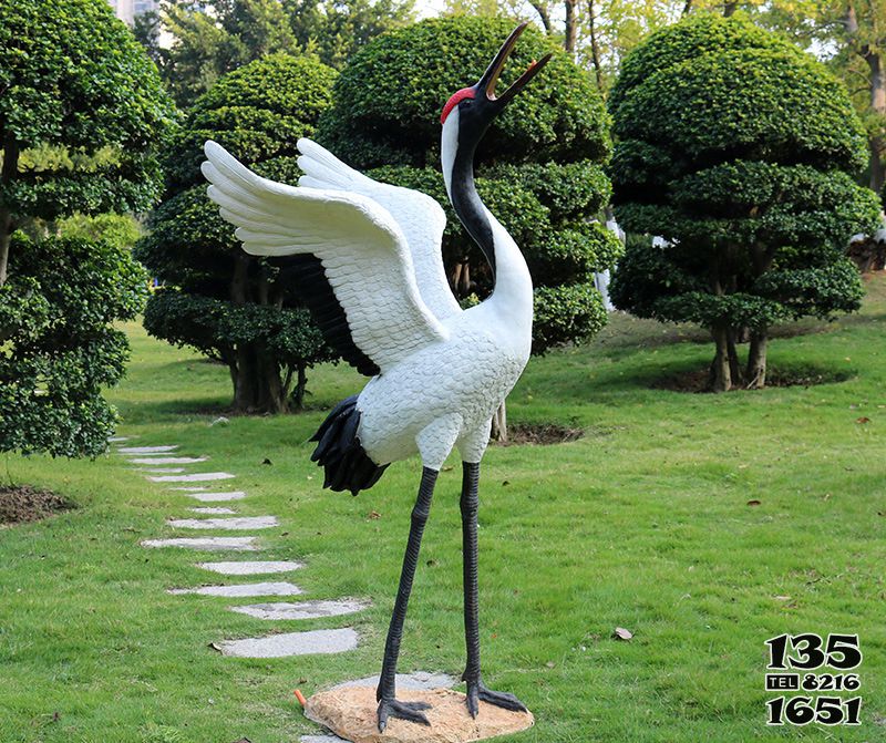 鶴雕塑-公園景區玻璃鋼鳴叫的鶴雕塑高清圖片