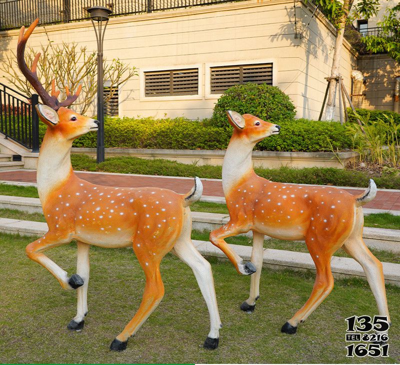 梅花鹿雕塑-公園景區(qū)大型仿真動(dòng)物園林景觀梅花鹿雕塑高清圖片