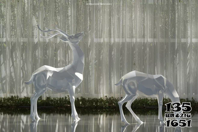 梅花鹿雕塑-戶(hù)外景區(qū)創(chuàng)意幾何白色梅花鹿雕塑高清圖片