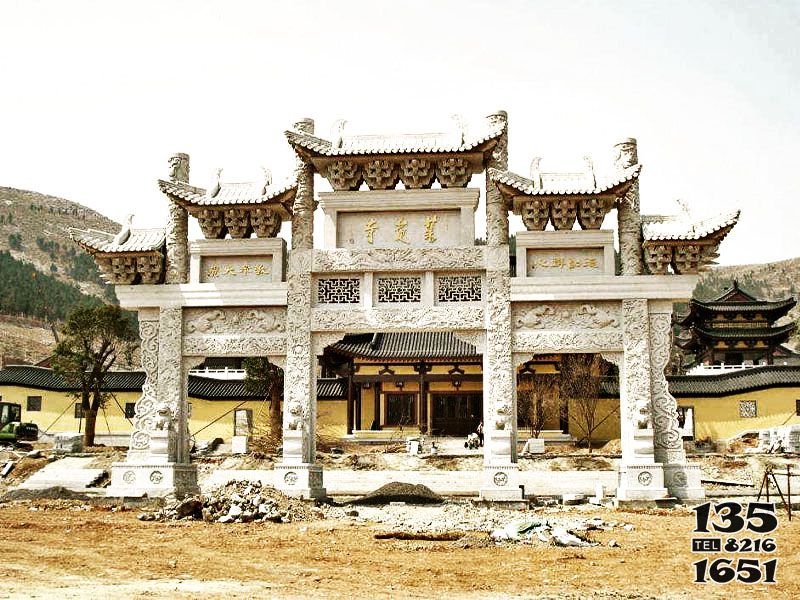 牌坊雕塑-景區(qū)寺院門前仿古建筑斗拱門樓大理石牌坊高清圖片