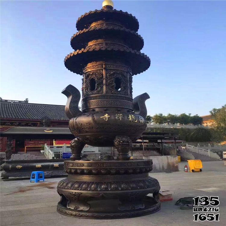 鼎雕塑-寺廟大型創(chuàng)意不銹鋼仿銅塔型鼎雕塑高清圖片