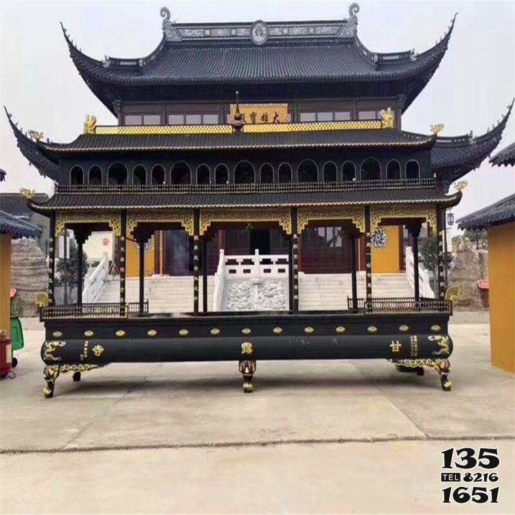 香爐雕塑-甘露寺大型鑄銅漆金燒香祈福平安香爐雕塑高清圖片