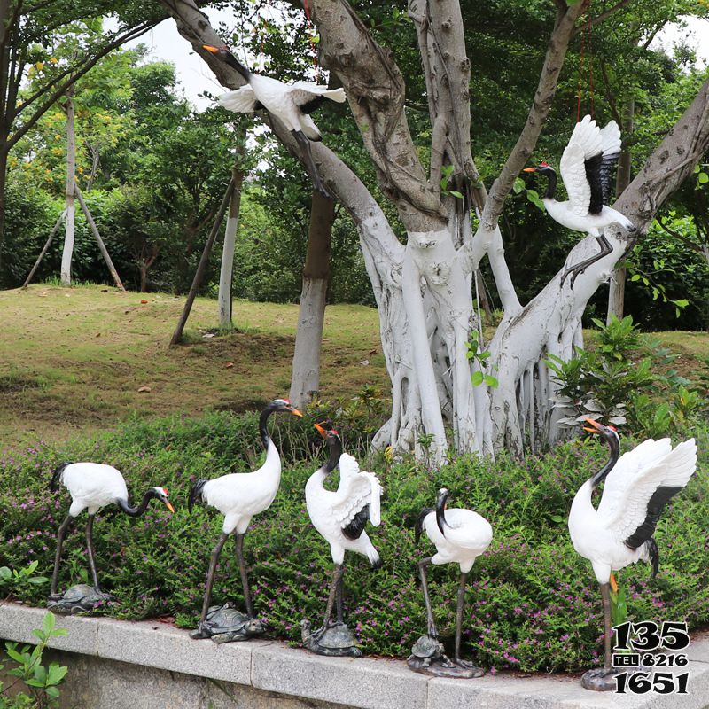 鶴雕塑-公園創(chuàng)意仿真動物景觀鶴雕塑高清圖片