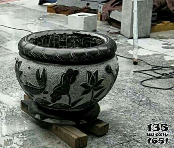 缸雕塑-仿古招財(cái)水缸石雕荷花雕塑高清圖片