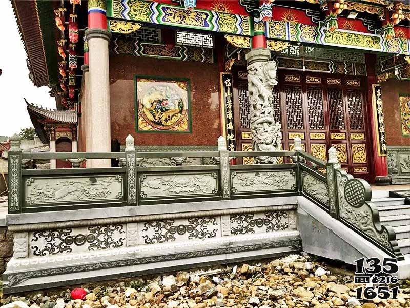 欄桿欄板雕塑-寺院大殿臺(tái)階青石古建筑雕刻防護(hù)欄桿欄板雕塑高清圖片