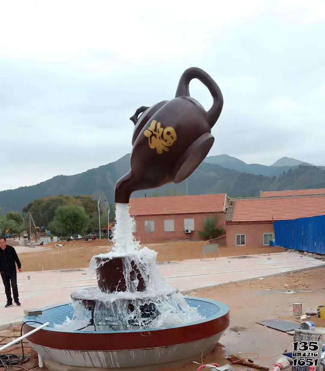 天壺雕塑-公園大型玻璃鋼懸浮流水噴泉天壺雕塑高清圖片