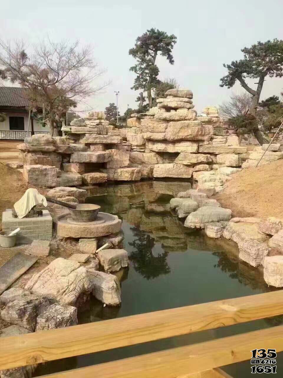 假山雕塑-園林太湖石假山水池景觀高清圖片