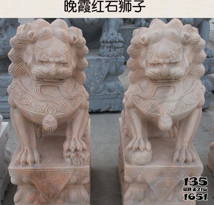 獅子雕塑-廣場祠堂晚霞紅石雕浮雕一對看門的獅子雕塑高清圖片