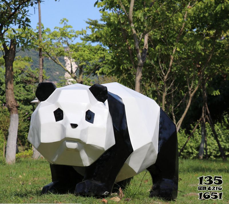 熊貓雕塑-戶外公園草坪塊面玻璃鋼熊貓雕塑