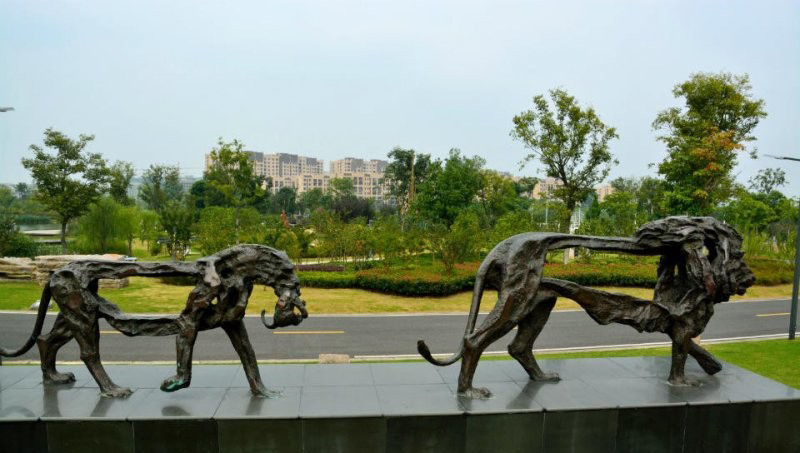 公園動(dòng)物抽象獅子銅雕-公園動(dòng)物抽象獅子銅雕高清圖片