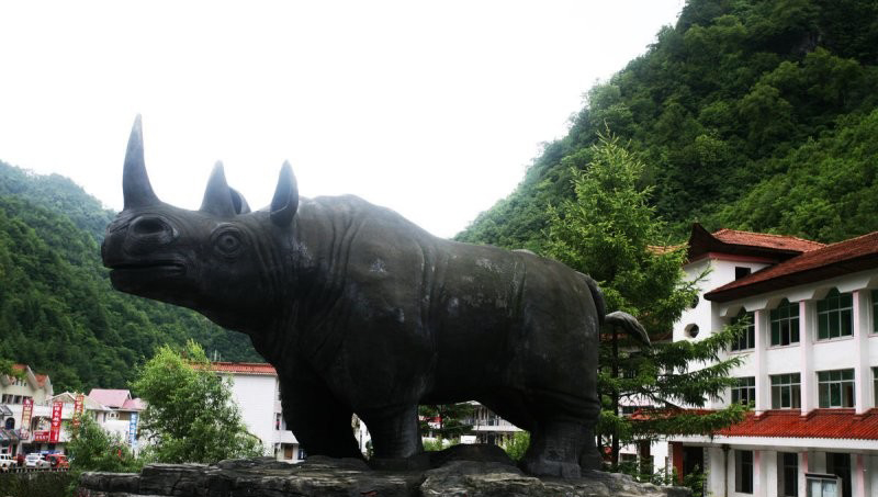 公園犀牛石雕-石雕犀牛動物雕塑