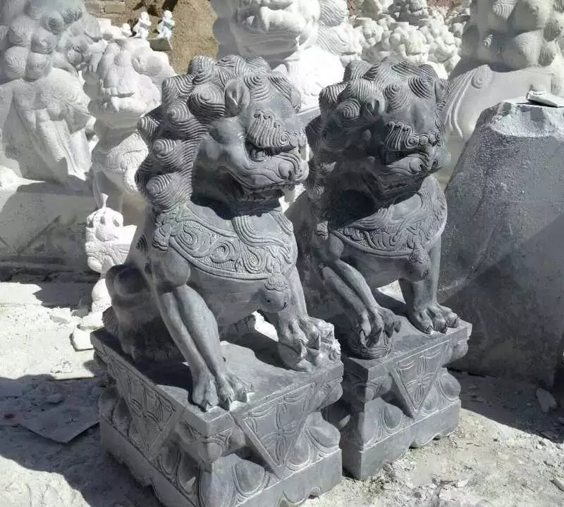 古代青石獅子雕塑-石雕青石獅子