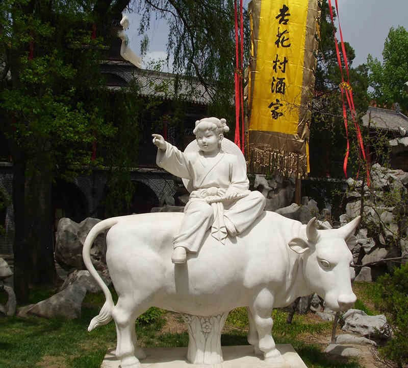 漢白玉牧童牛石雕-公園景區牧童牛石雕高清圖片